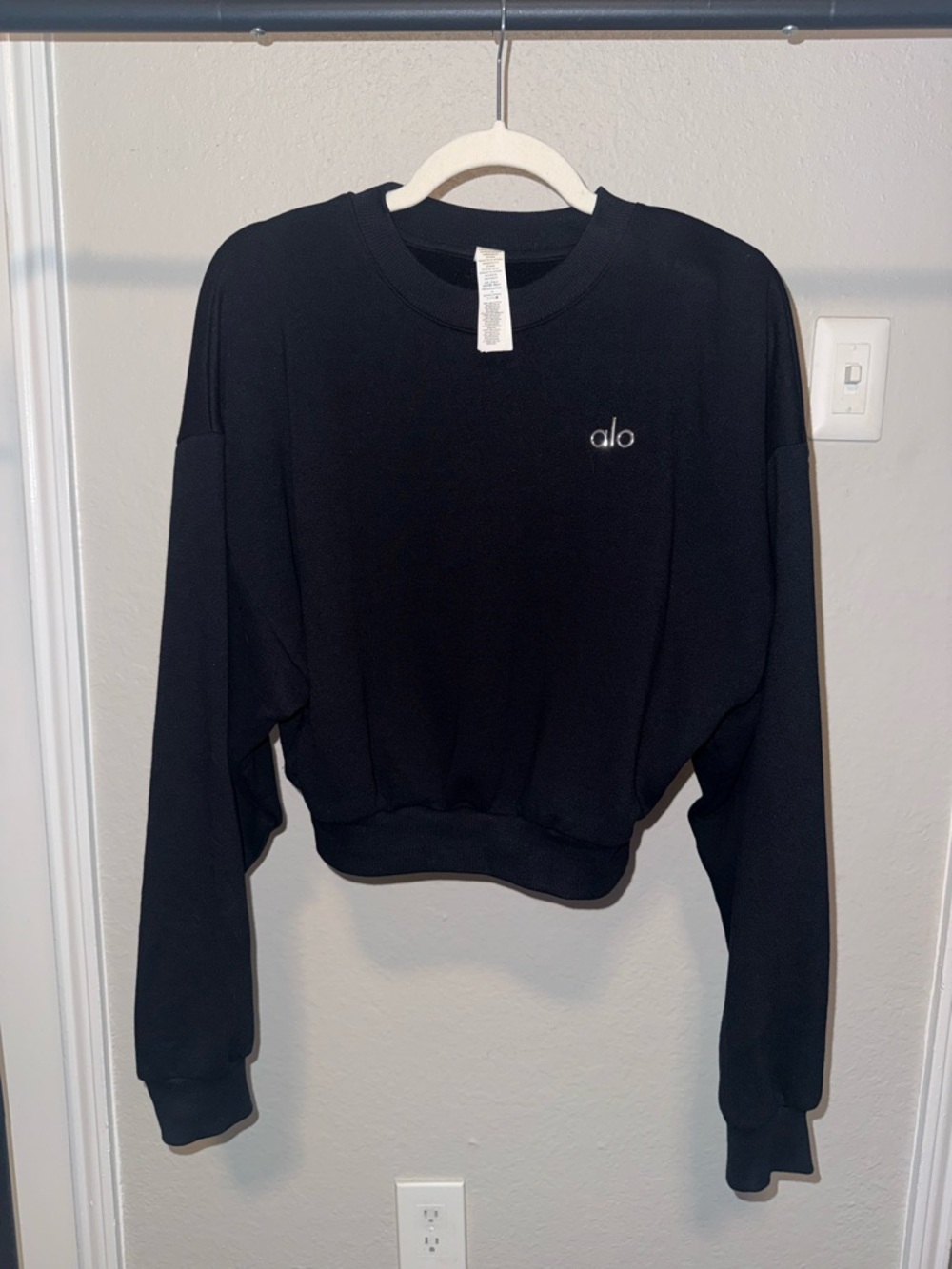 ALO Yoga Black Cropped Crew Sweatshirt